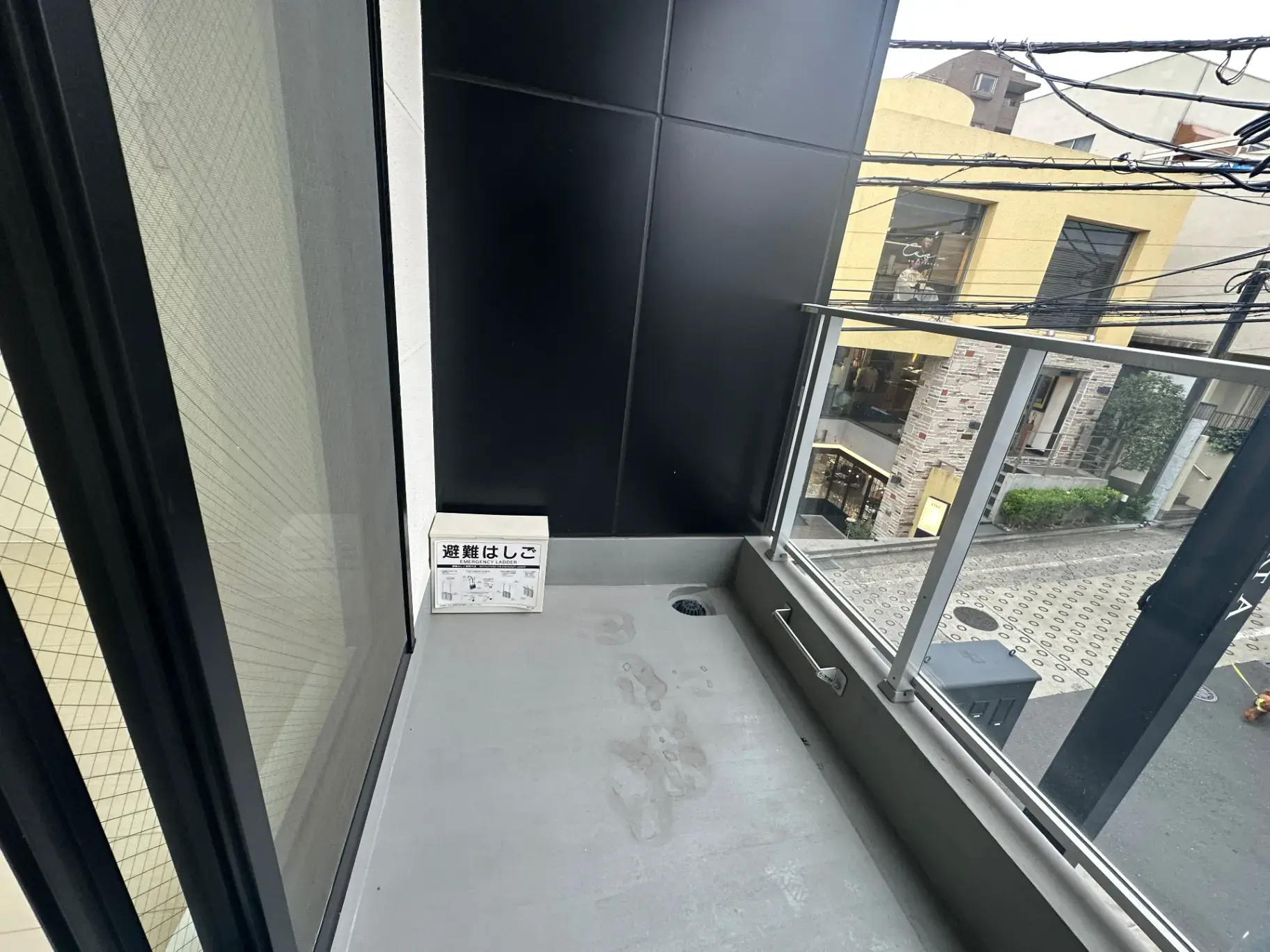 ゆったりとしたバルコニーからの街並みの眺め