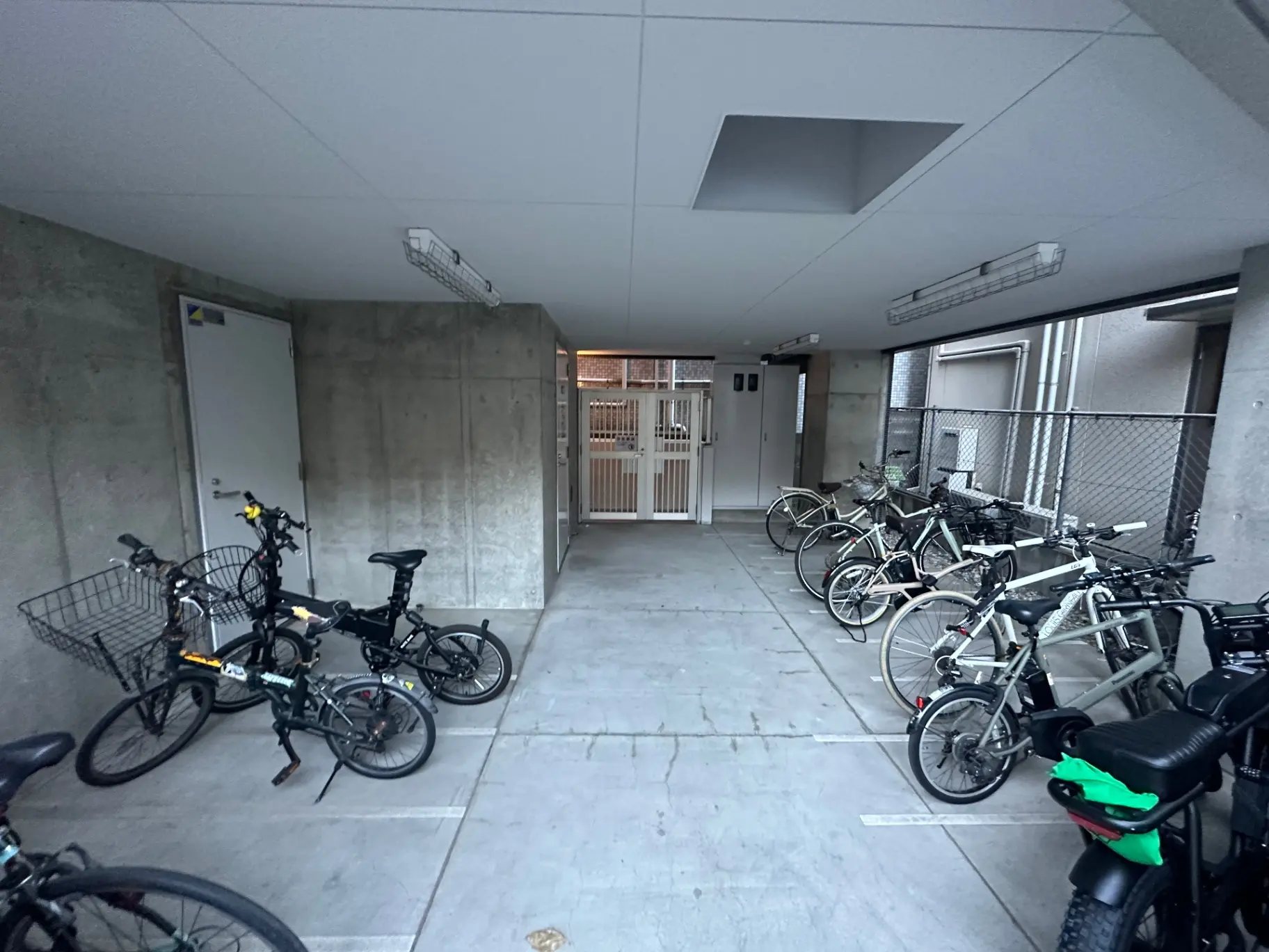 屋根付き自転車駐輪スペースがある物件