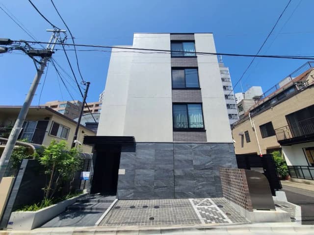 現代的なデザインの都市型アパートメント外観