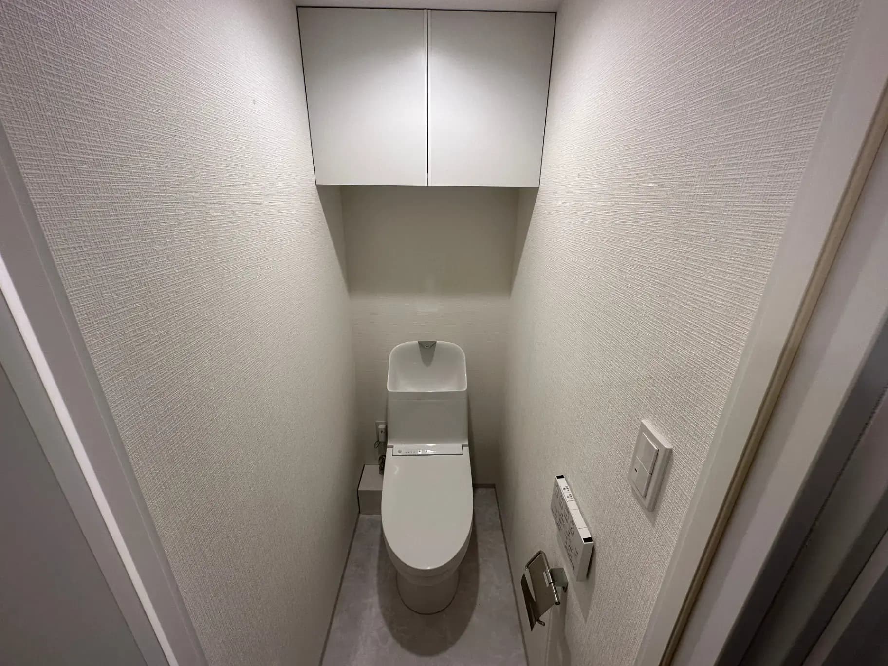 清潔感のあるモダンなトイレットスペース