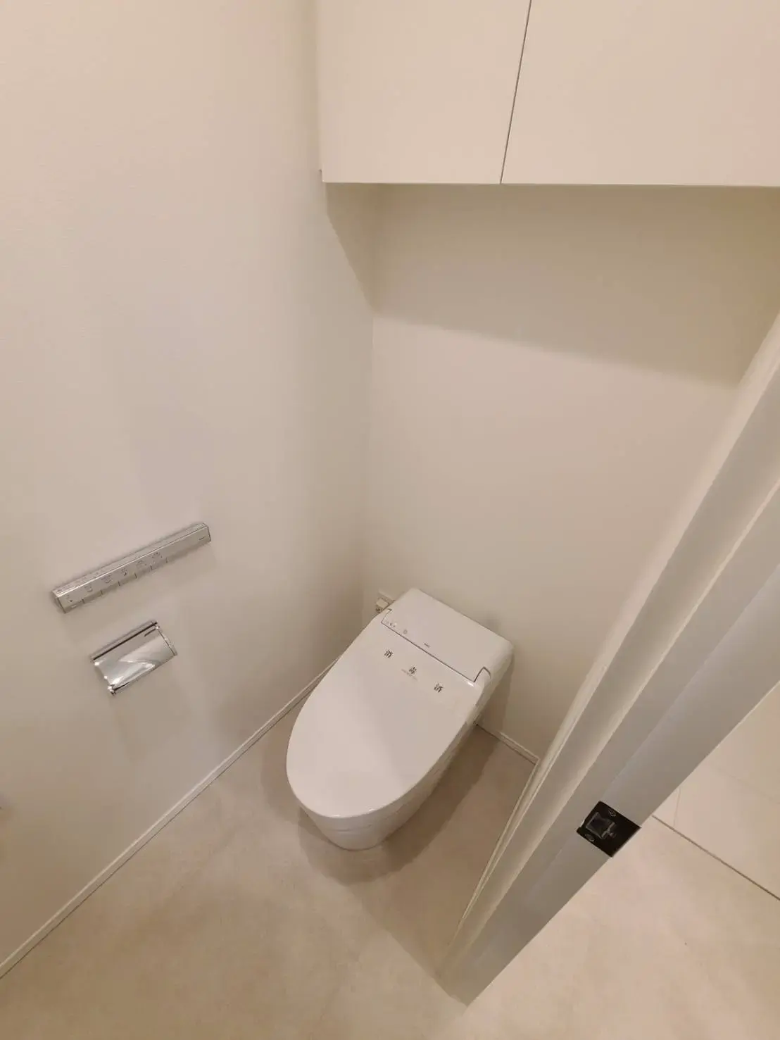 清潔感のあるモダンなトイレットスペース