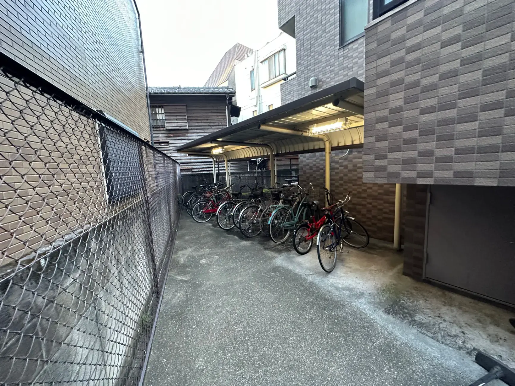 屋根付き自転車置き場がある物件