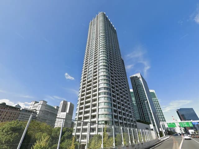 現代的な高層ビル群の風景、青空と街のスカイライン