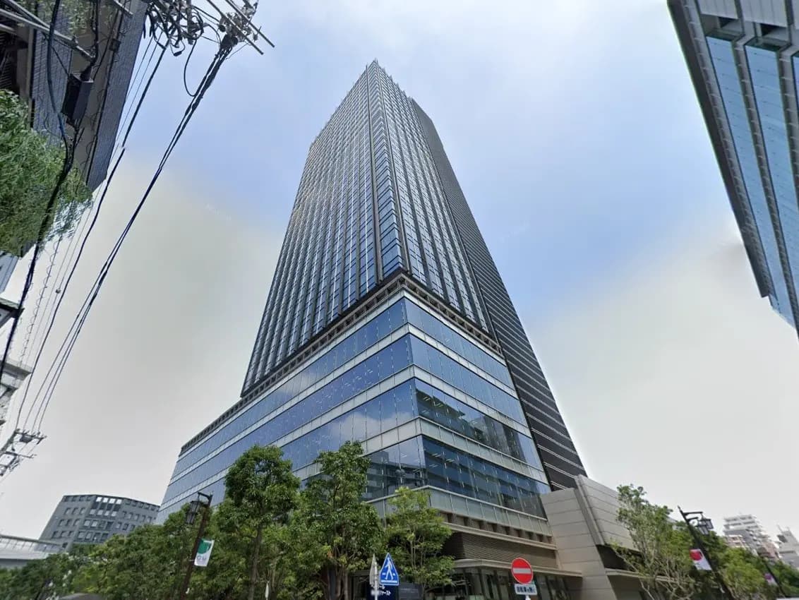 現代的な高層ビル、ガラス張りのファサード、都市のオフィスビルディング