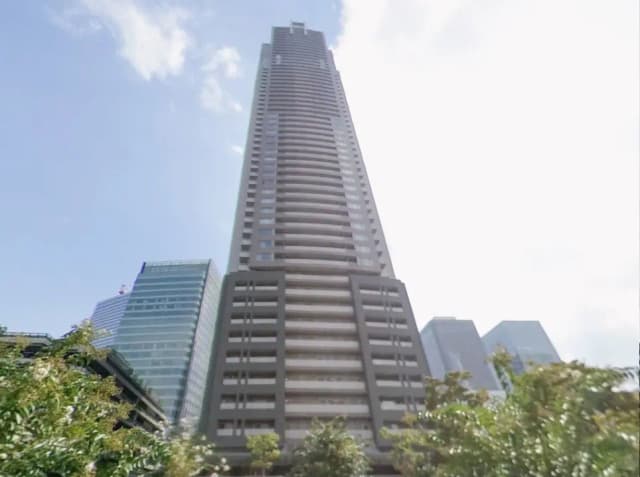 現代的な高層ビル、晴れた日に建物と都市のスカイライン