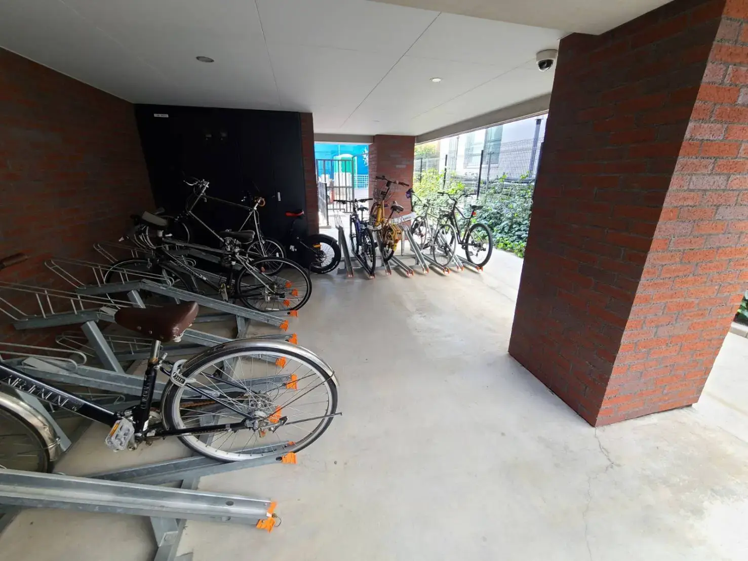 屋根付きの自転車駐輪スペースがある物件