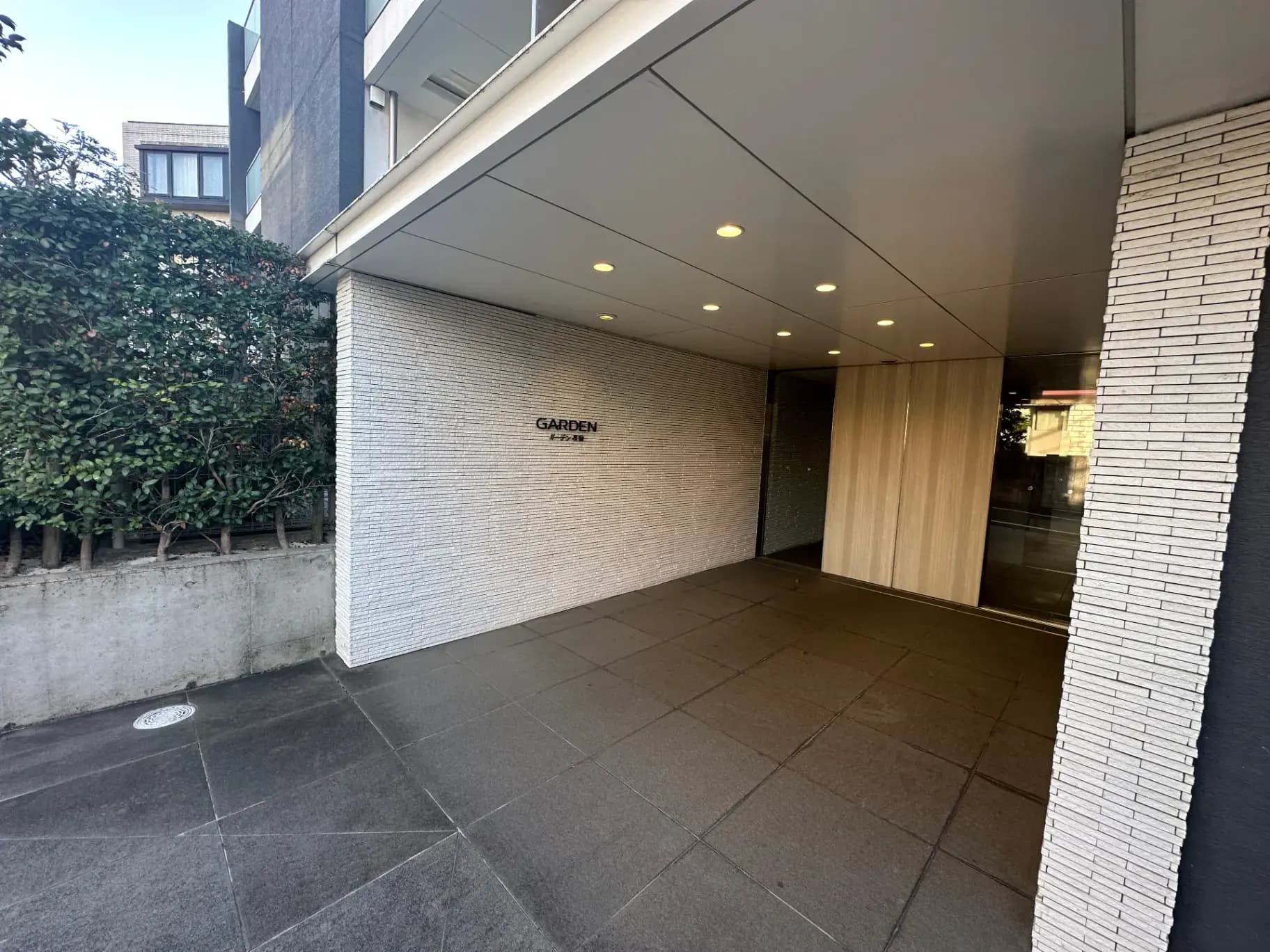 モダンなデザインのエントランスホール