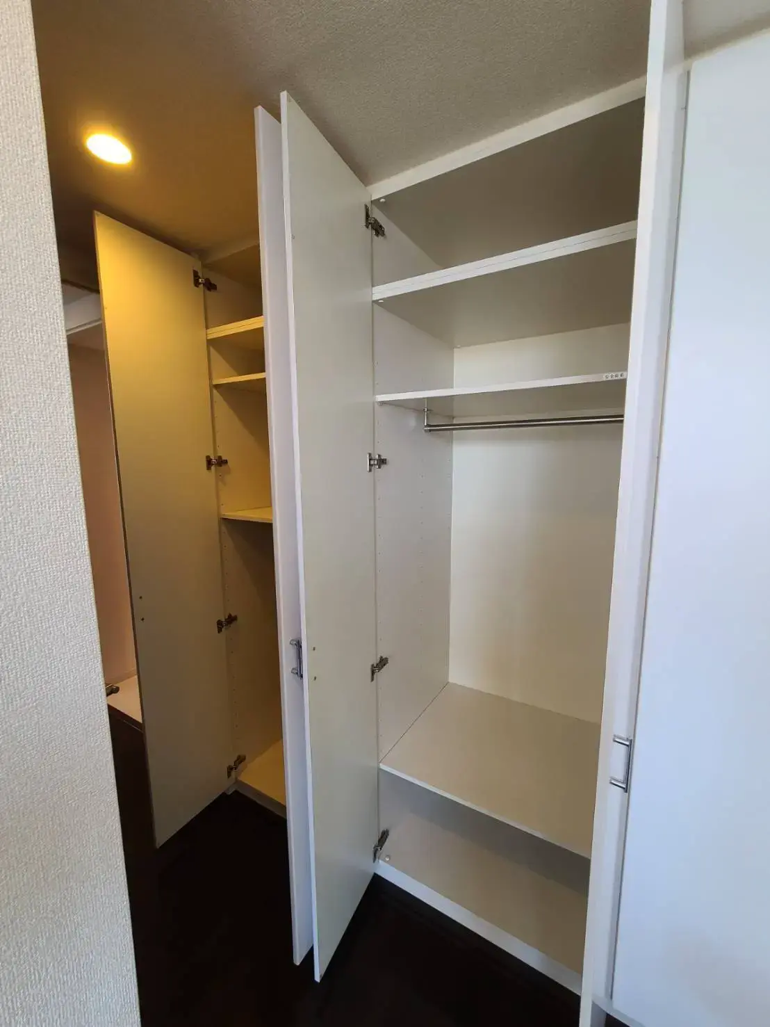 収納豊富なクローゼット