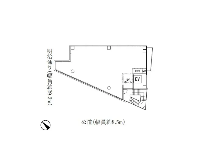 明確な寸法表示を含むアパートの間取り図、エントランスと二部屋のレイアウト