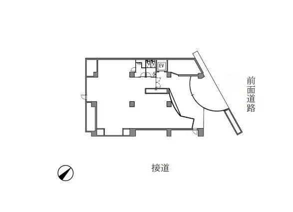 建築設計図、エレベーターと階段の配置、方位表示付き