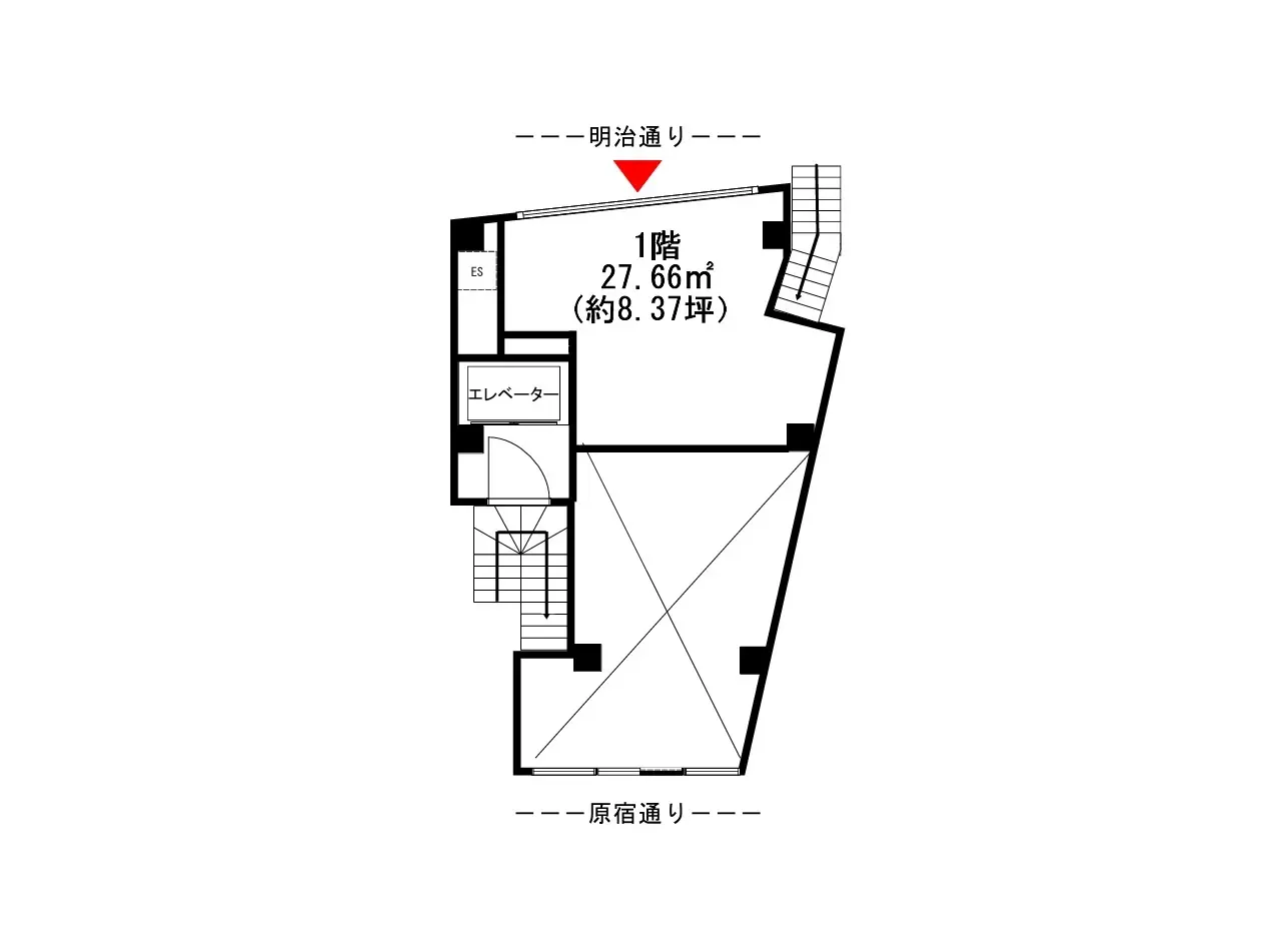 - 1階の間取り図、面積27.66㎡（約8.37坪）、エレベーターと階段の配置、周囲に明治通りと原宿通りが示された図面