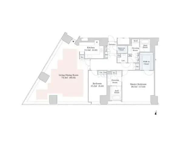 - 間取り図、リビングダイニングルーム、寝室、マスターベッドルーム、キッチン、バスルームの配置が示されている住宅プラン