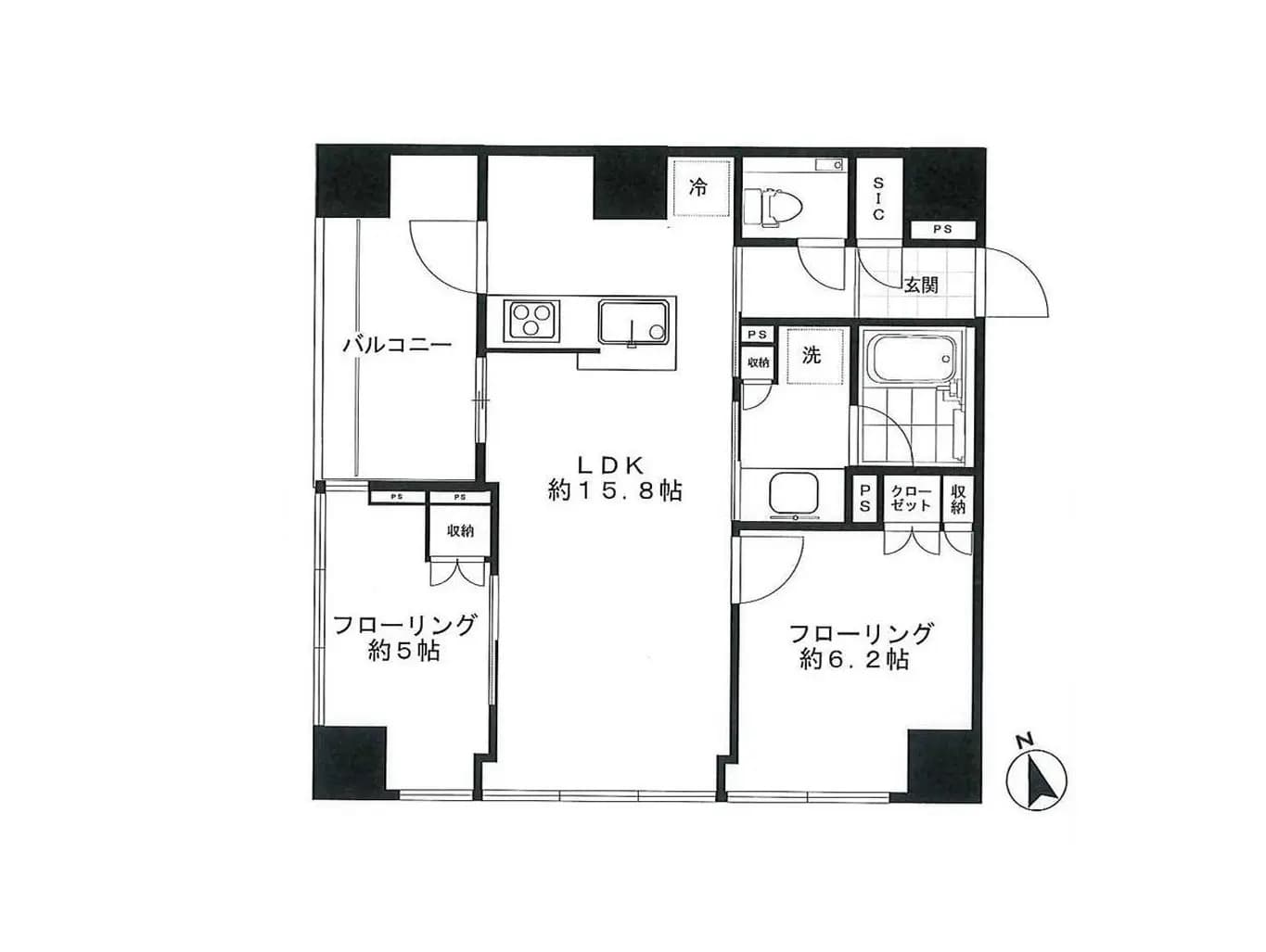 - 2LDKの間取り図、約15.8帖のLDK、フローリング約5帖と約6.2帖の部屋、バルコニーと収納スペースを含む設計