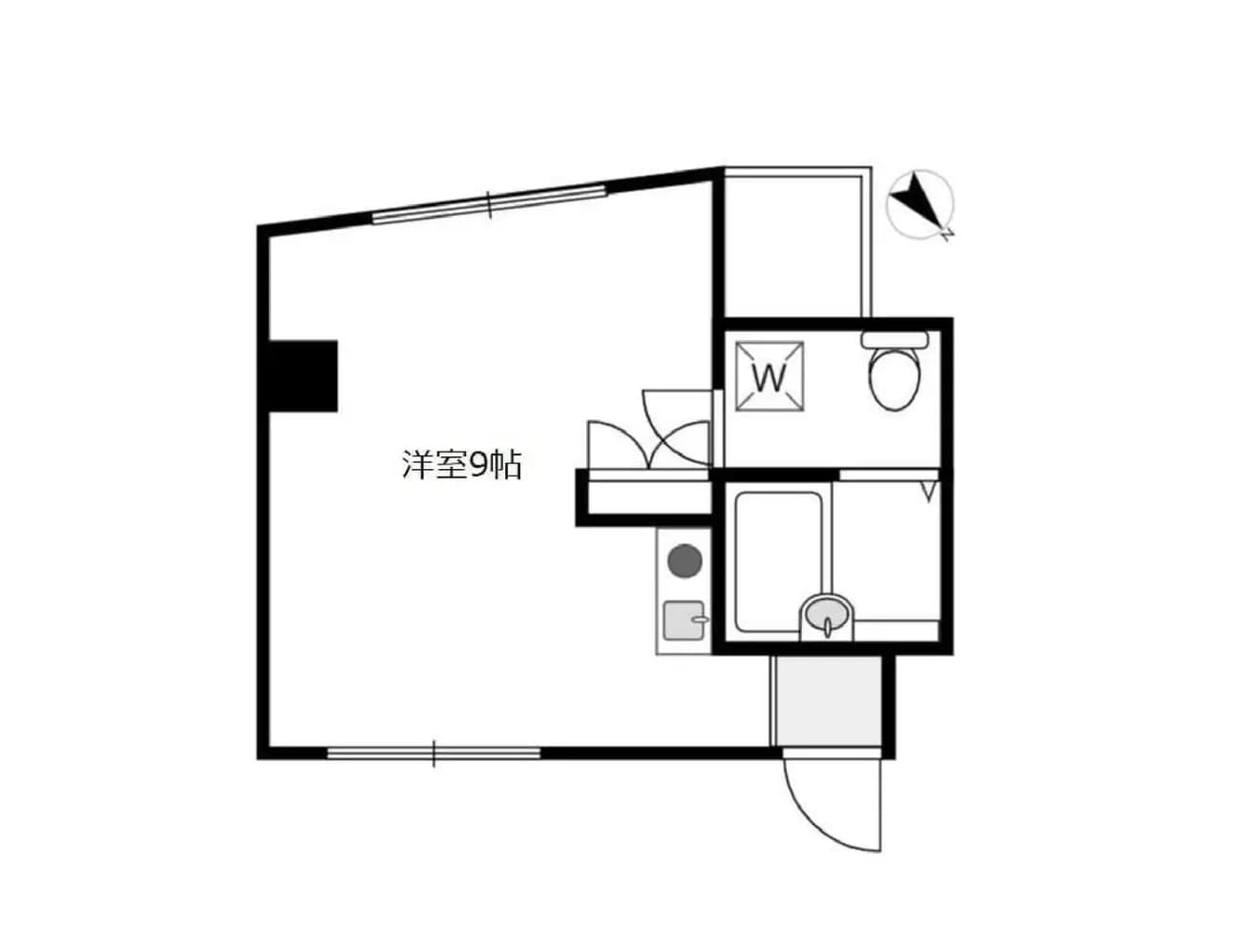 - 9帖の洋室を含む間取り図、洗面台とトイレがあるバスルーム配置が明示された平面図