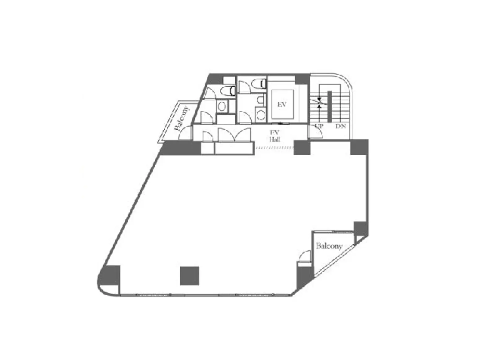 - 居住空間の間取り図、バルコニー付きのリビング、EVホール、各部屋の配置が示された図面