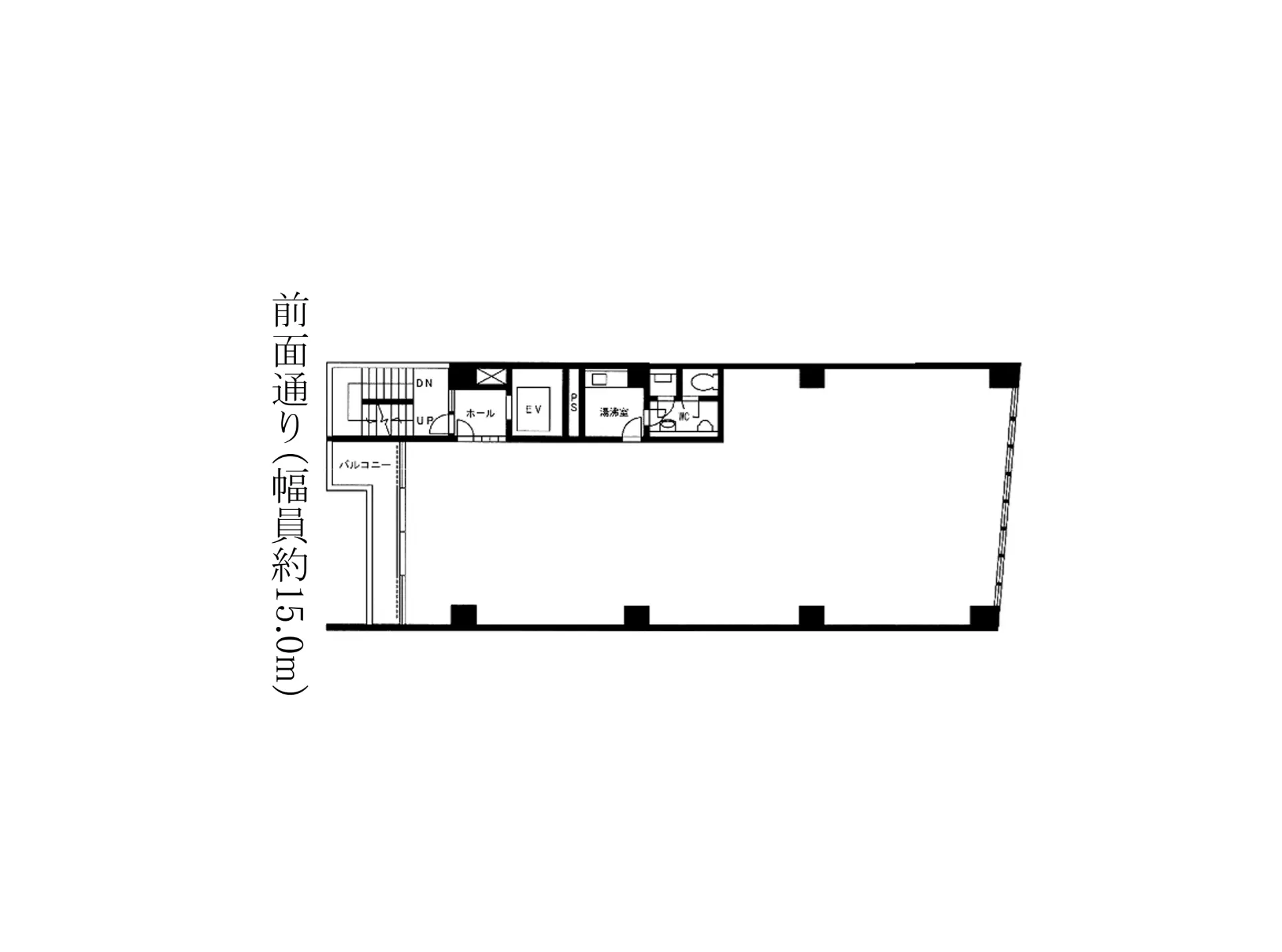 - 幅約15.0mの前面通りに面した住宅の間取り図、階段、ホール、エレベーター、浴室、トイレなどの配置を示す。