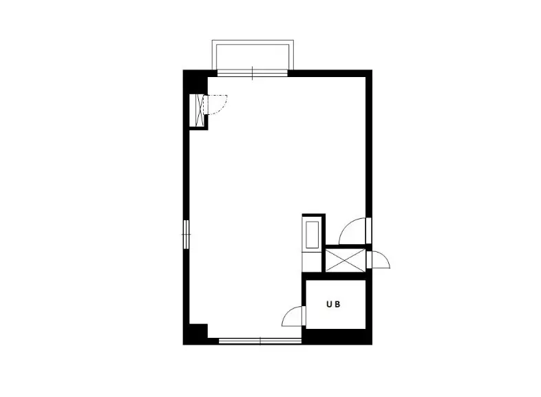 - シンプルな間取り図、部屋の配置と設備を示す平面図、浴室の位置が明示されたレイアウト