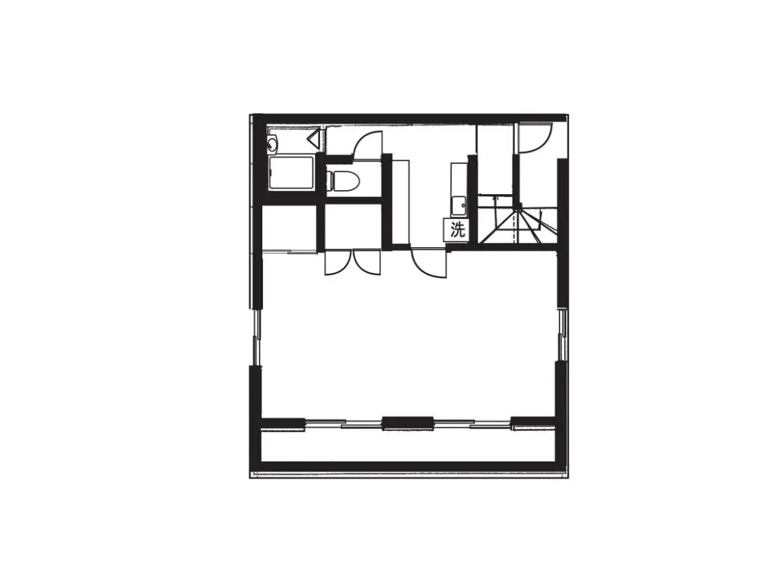 - 一戸建て住宅の間取り図、リビング、キッチン、洗面所、トイレ、階段の配置が示された設計図