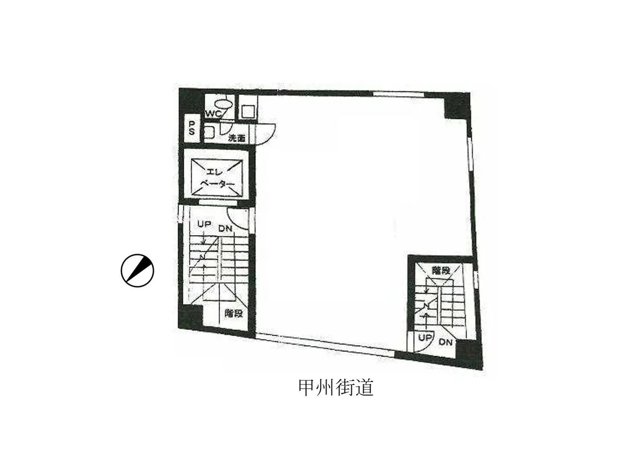 - 甲州街道の間取り図、階段、エレベーター、洗面所、トイレ、収納スペースを含む住宅設計