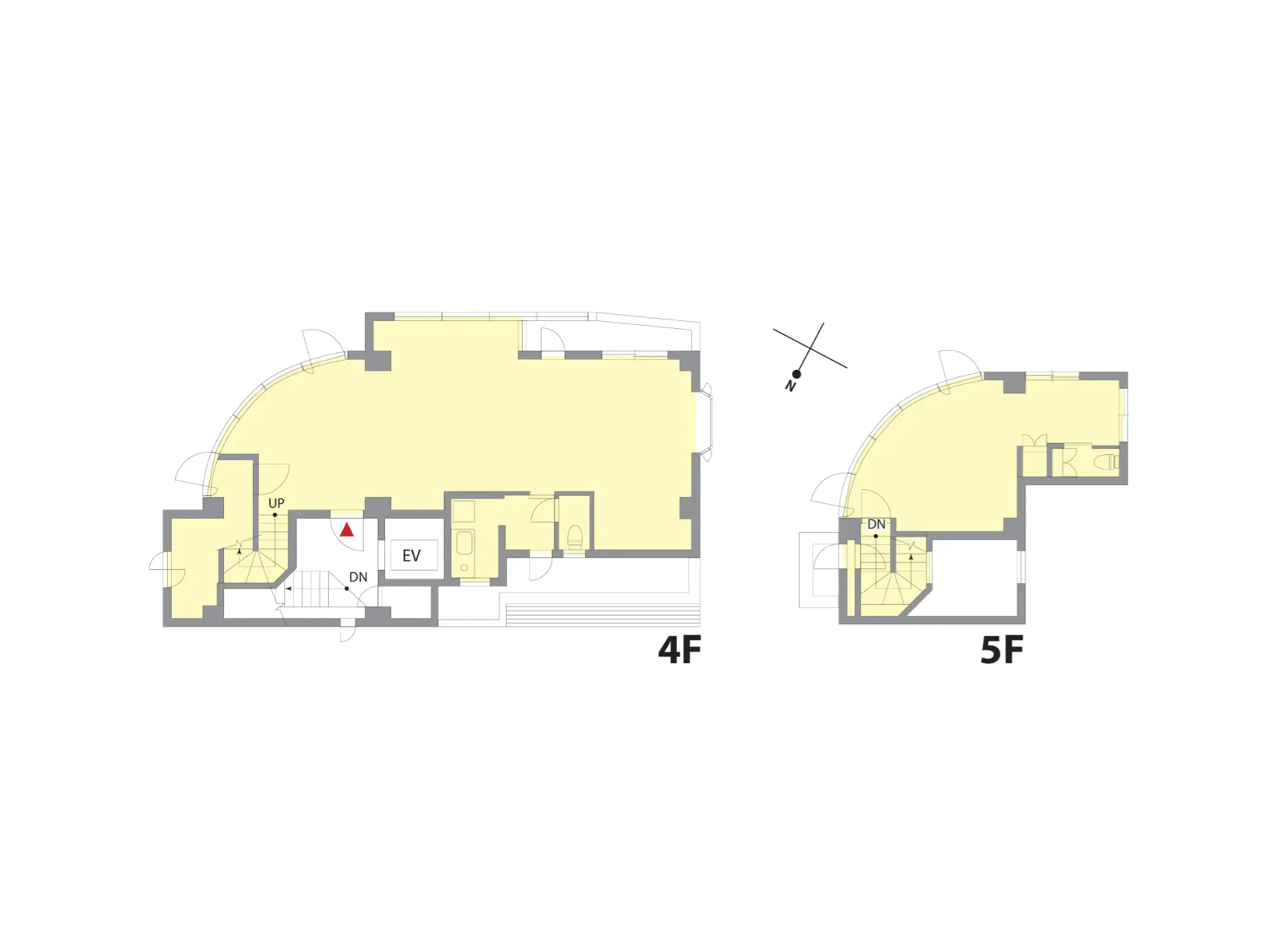 - 4階と5階の間取り図、共用エレベーター、階段、客室の配置と部屋の機能を示す図面。