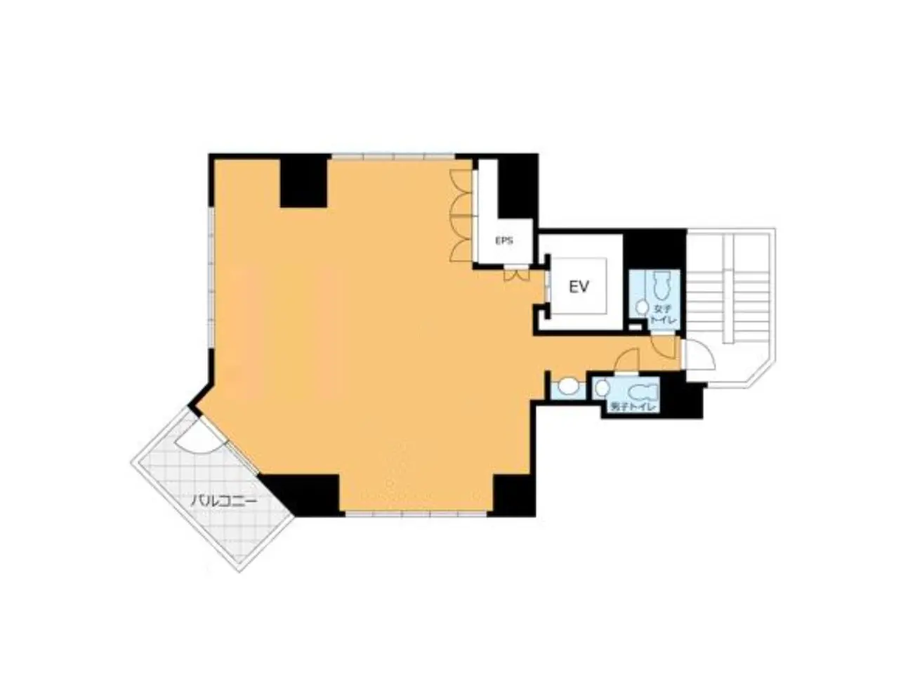 - 住宅の1階間取り図、エントランスホール、エレベーター、男女トイレ、バルコニーを含む設計図