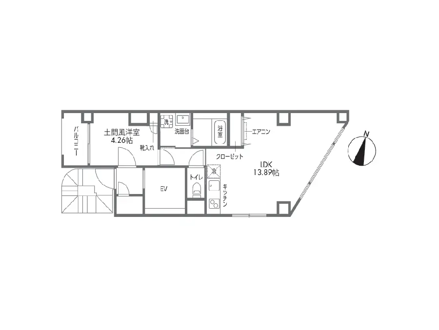 - LDKとその他の部屋の配置を示した住宅の間取り図、収納スペースやキッチン、トイレの位置が明記されている