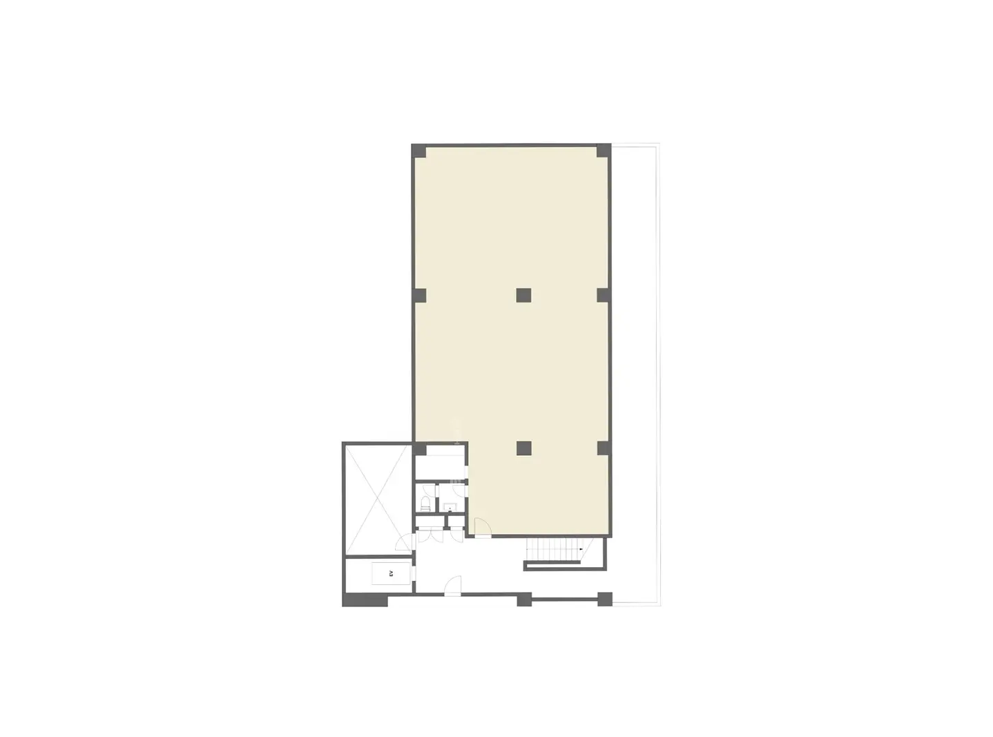 - モダンなデザインのビルの平面図、広いオープンスペースとエントランス、周辺に階段と収納スペースを配置したレイアウト