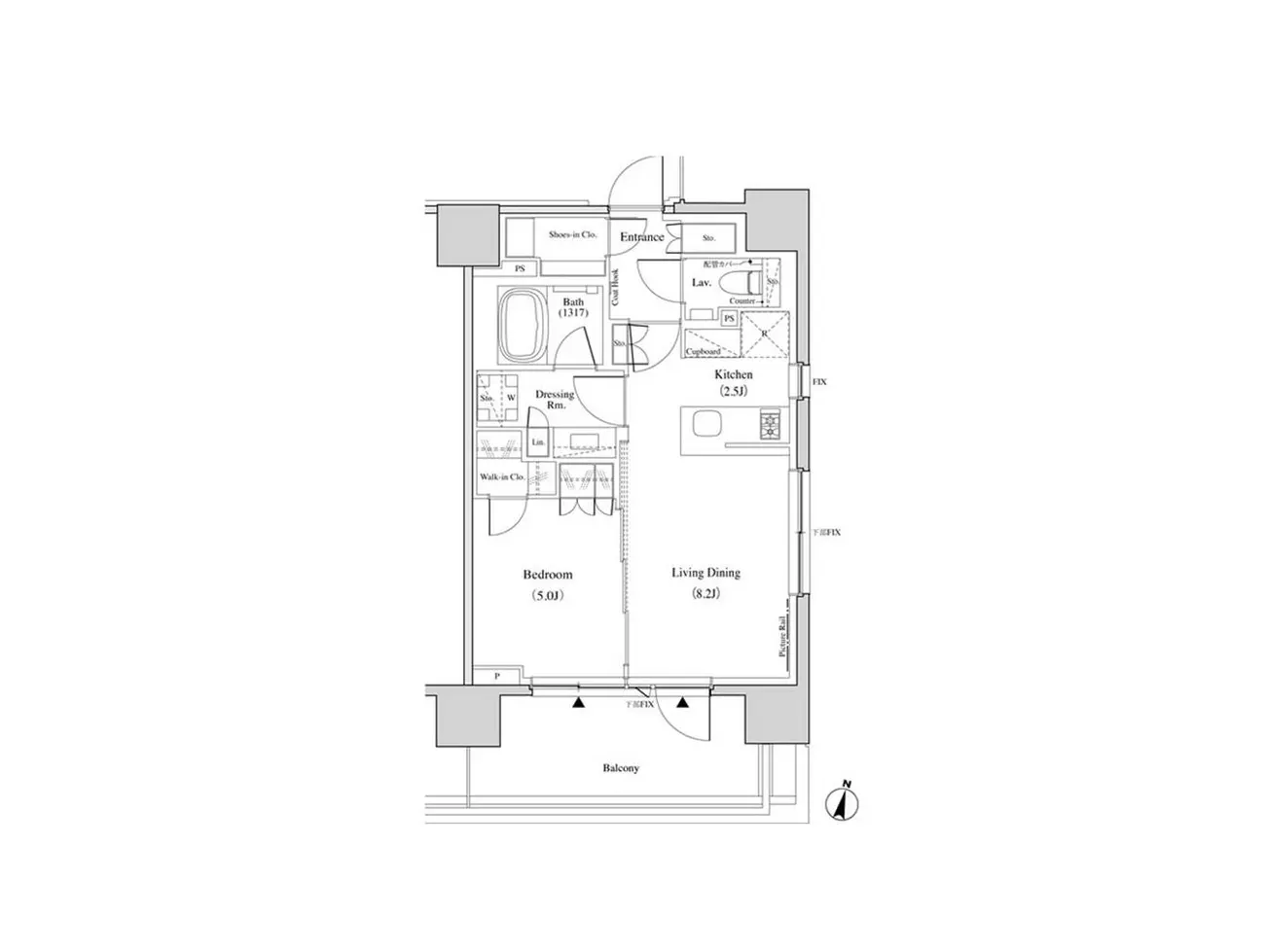 - 間取り図、リビングダイニング、キッチン、寝室、バスルームを含む住宅のレイアウト、各部屋の寸法が表示された設計図