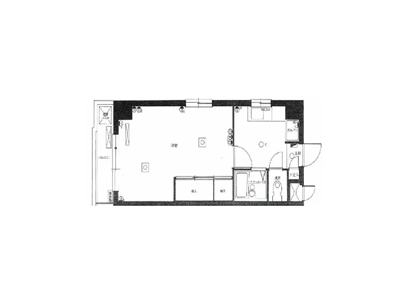 - 日本の住宅の間取り図、リビング、洋室、キッチン、浴室、トイレを含む部屋の配置が示されている。