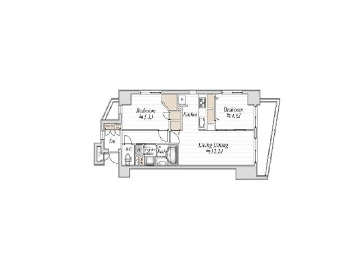 - 2つの寝室、リビングダイニング、キッチンを含む間取り図、各部屋のサイズが明記されたレイアウト