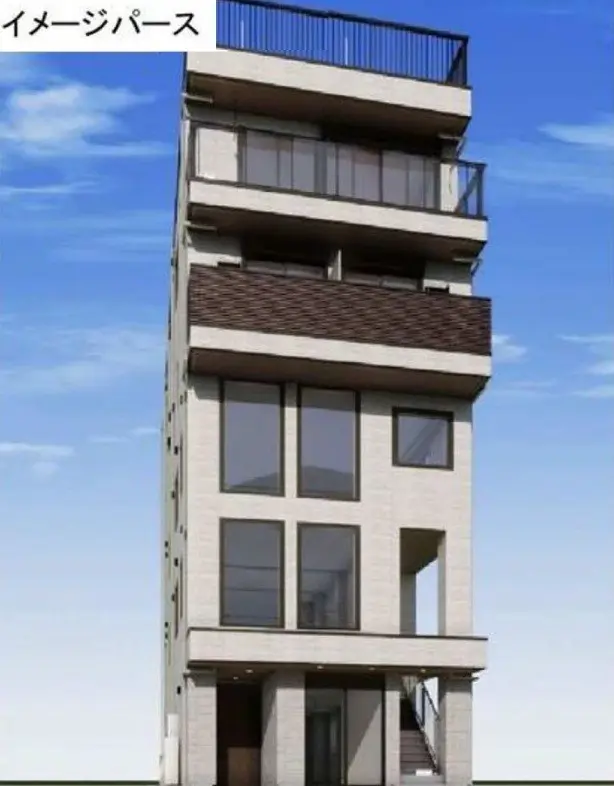 狭小地に建てられた現代的なデザインのマンションパース、外観は大きな窓とバルコニーが特徴