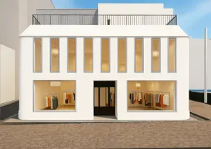 - 白い外観のモダンな店舗ビル、広い窓から見えるファッション衣料品のディスプレイ、ロフトスタイルのテラスが特徴的な建物